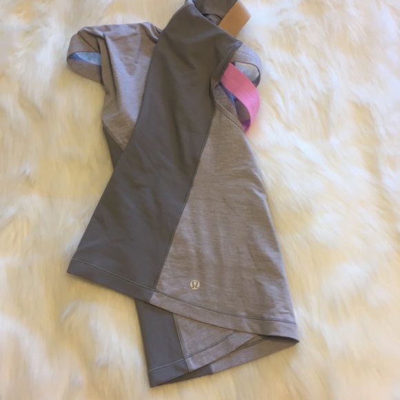 Lululemon Tank with supportive back straps - Picture 4 of 4